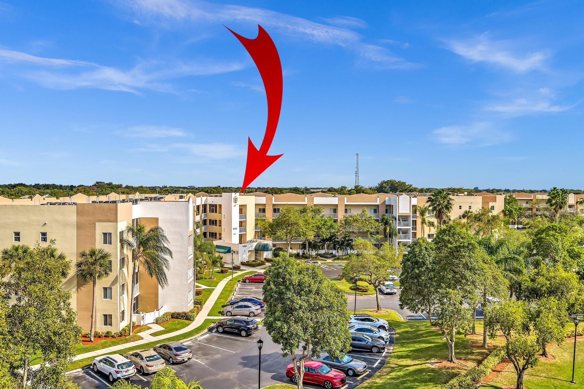 Move to paradise. *Spetecular* 2-bed, 2-bath condo WATER VIEW is in the desirable Weldon community.* This unique home offers a gorgeous open white kitchen overlooking the living/dining & screened balcony. Granite countertop. Beautiful tile flooring throughout the living area & 2nd bedroom. Carpet in the master bedroom. AC 2021. An ample layout & a lovely split floorplan. Light & bright. Amazing large sliding doors stack away to enhance your private & relaxing patio with acrylic sliding to prevent the run from coming. Just bring your suitcase and move in. Enjoy the amenities of the Kings Point Community: A State-of-the-Art Performing Arts Theater, A courtesy Shuttle, Indoor & Outdoor Pools, a Gym, a Clubhouse, a Pickle Ball, Tennis Courts & Billiard Room. Tennis courts & more