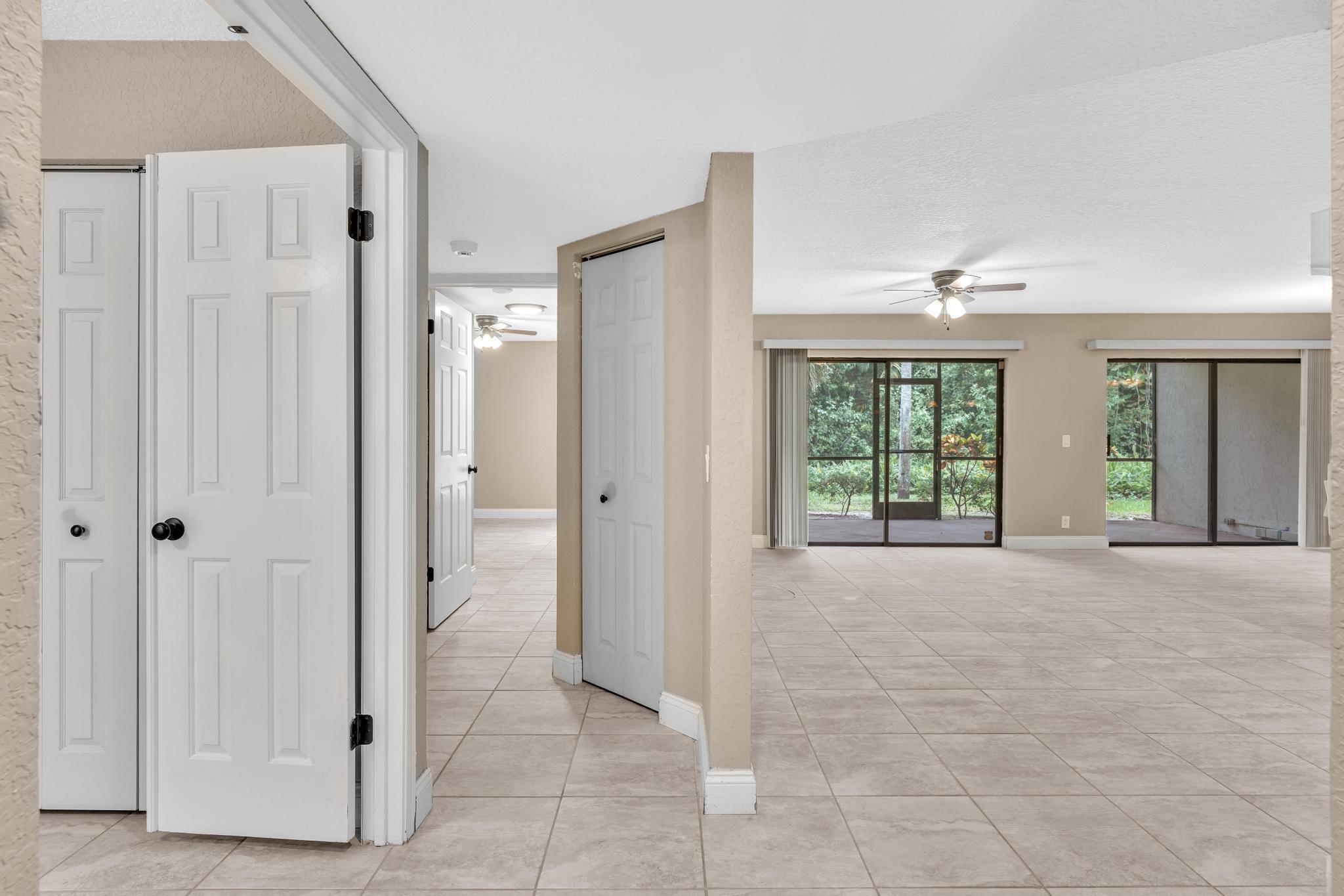 5610 Coach House Circle C, Boca Raton, FL, 33486/$329,900 3 5610 Coach House Circle C