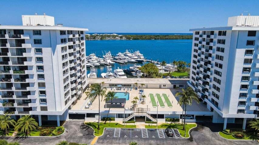 1208 Marine Way 901