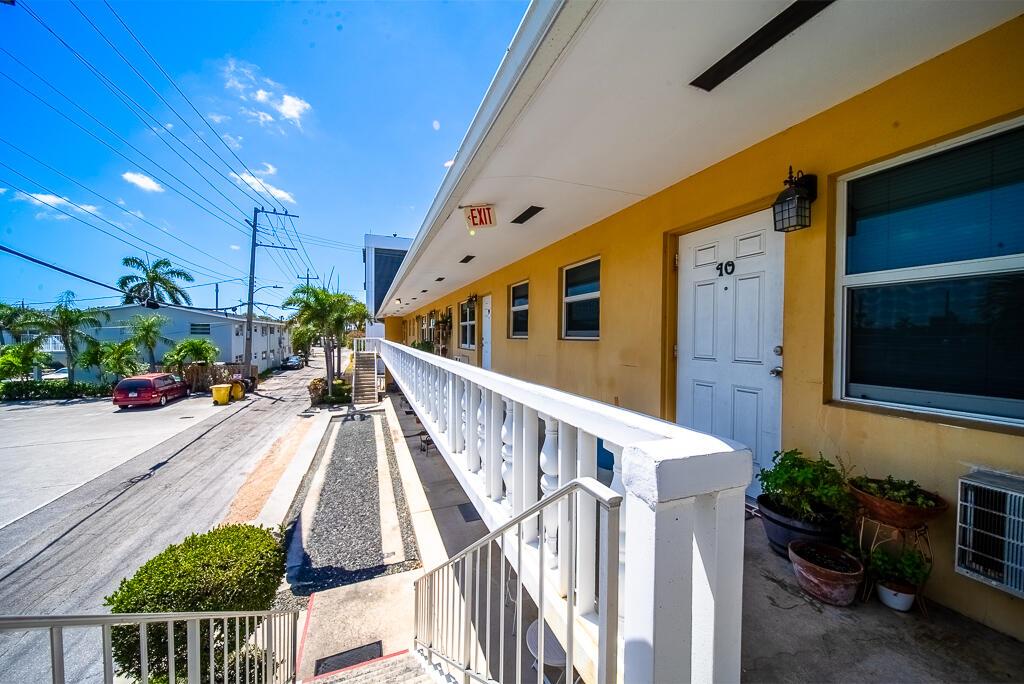 111 N L Street 9