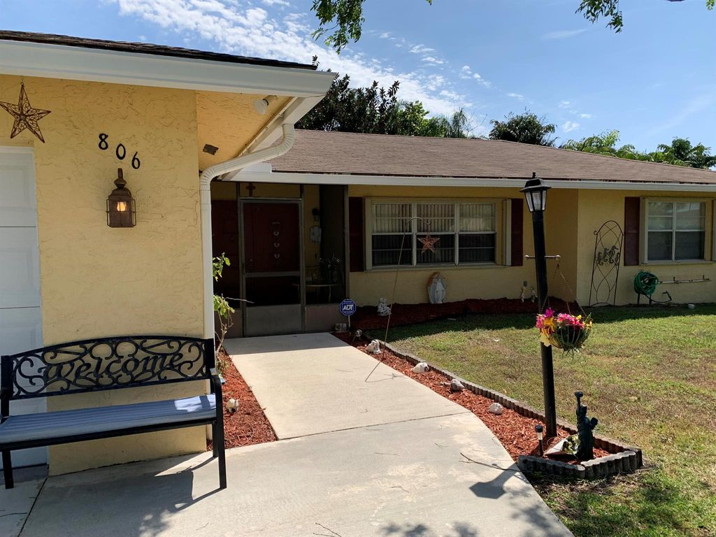 Photo of 806 SE Carnival Avenue, Port Saint Lucie, FL 34983 (MLS # R10975649)