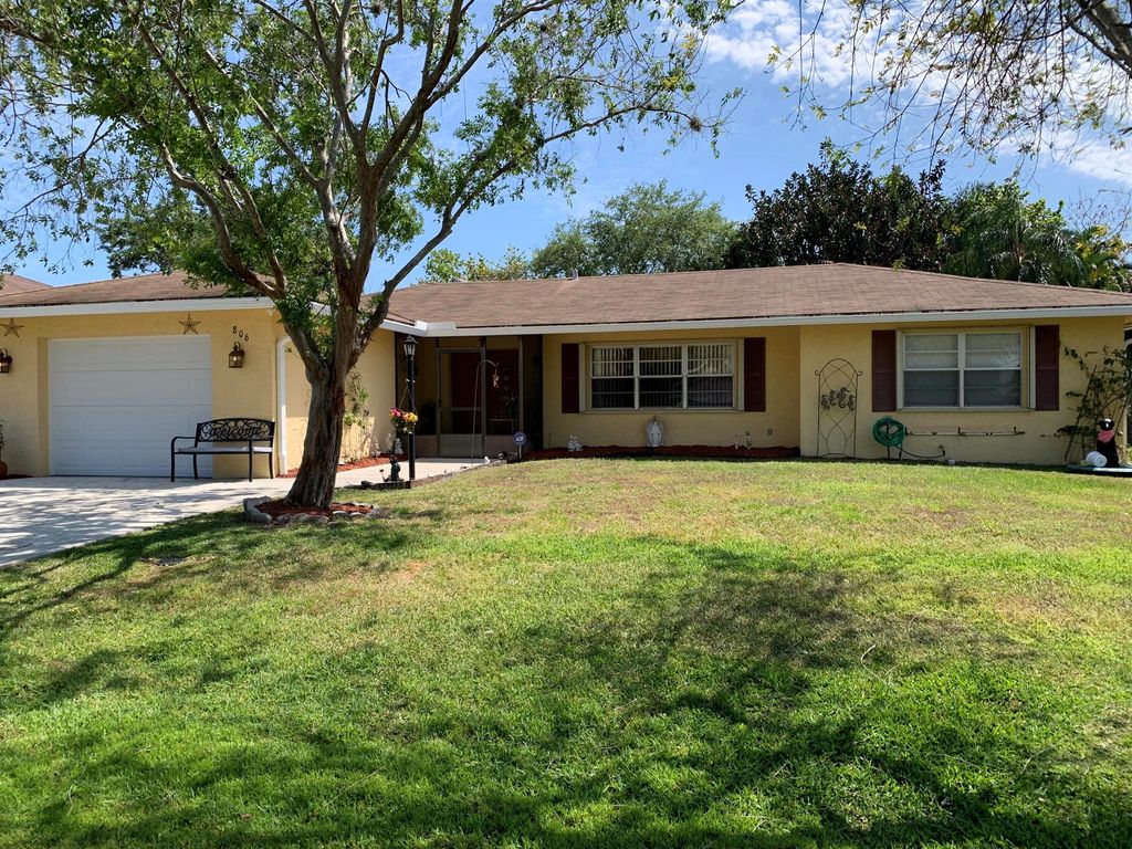 Photo of 806 SE Carnival Avenue, Port Saint Lucie, FL 34983 (MLS # R10975649)