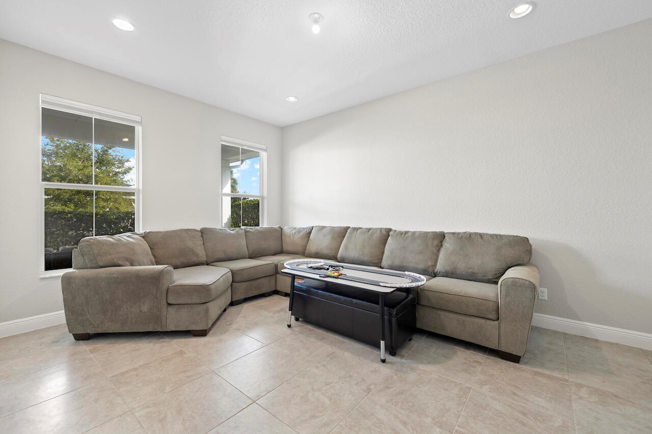 915 Sweetgrass Street
