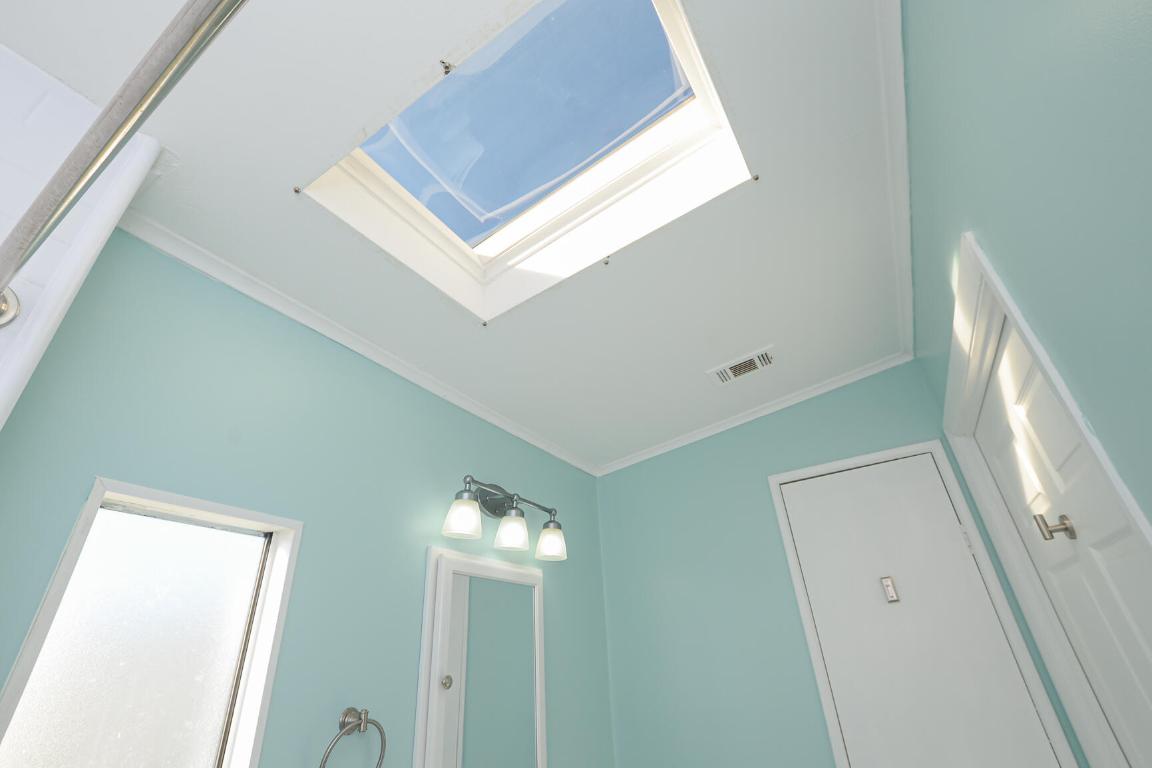 TROPICAL ISLES - Residential