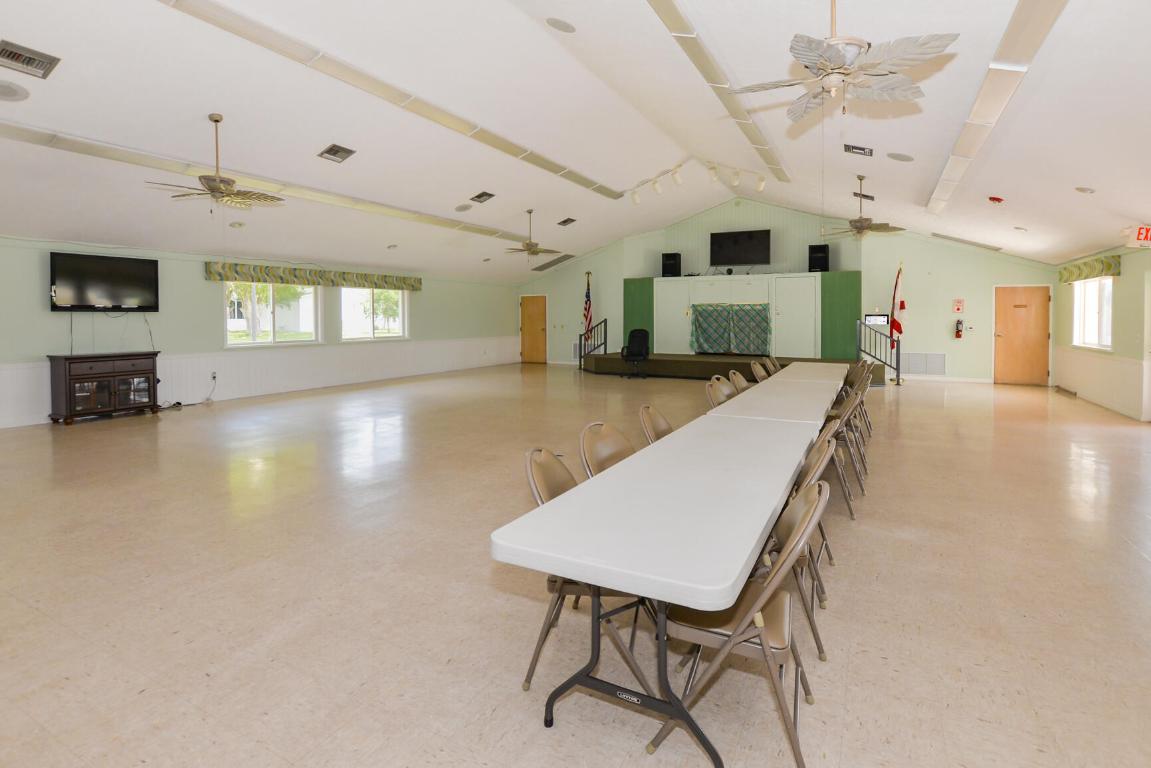 TROPICAL ISLES - Residential