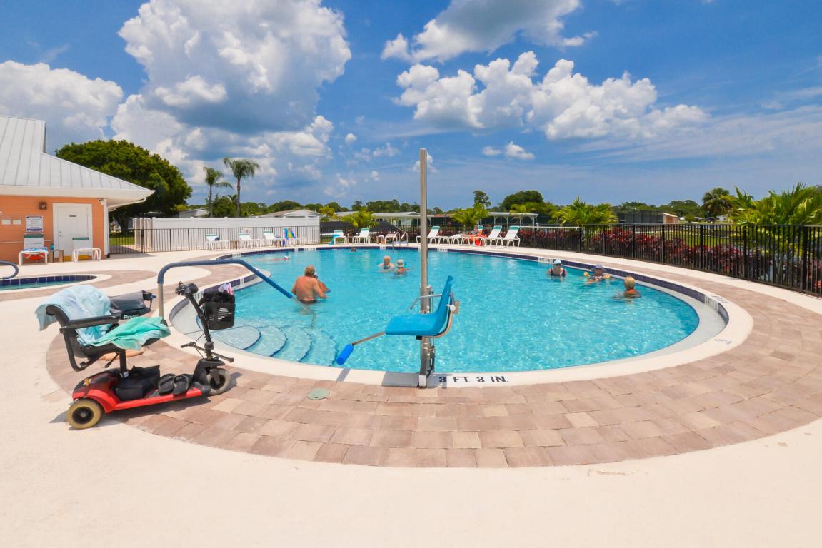 TROPICAL ISLES - Residential