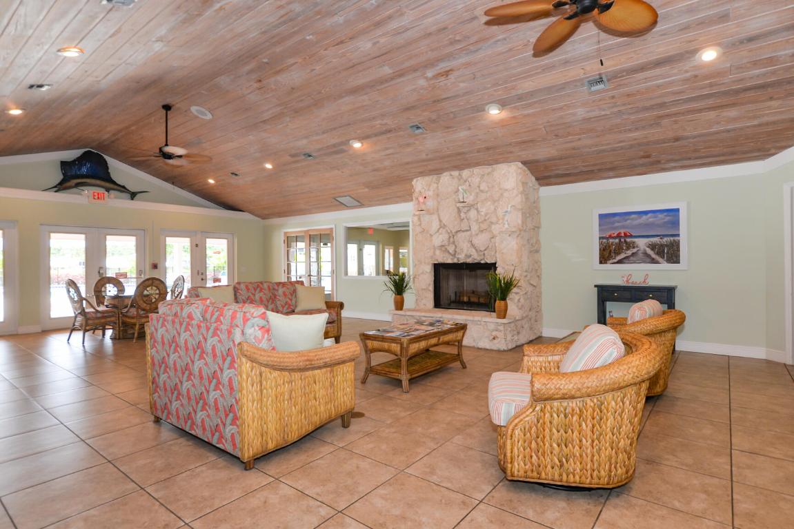 TROPICAL ISLES - Residential