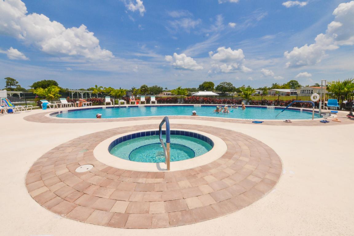 TROPICAL ISLES - Residential