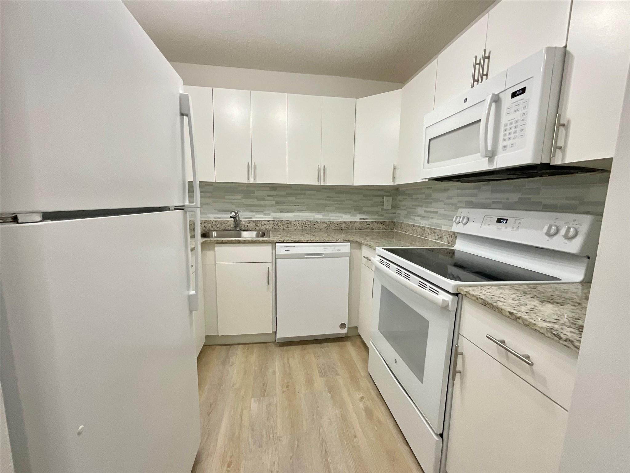 ONLY $1000 DEPOSIT!**FAST & EASY MOVE IN**LARGE FRIENDLY PETS ARE OK! Very spacious living area and a huge walk in closet make this unit a don't miss opportunity! Living here is like being on a permanent vacation – the waterfall pool with heated spa and gazebo, full array of resort-style amenities and high-energy ambience of the fitness center, billiard room, racquetball courts and playground are only matched by the comfort and beauty of the residences. With features like walk-in closets, and elegant bathrooms, your ideal home awaits. Located just min from Miami International Airport, FIU and several prominent shopping destinations, including world famous Dolphin Mall.