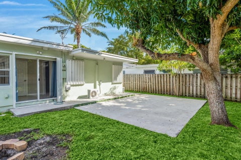 Tiny photo for 128 E Central Boulevard, Lantana, FL 33462 (MLS # B26089628)