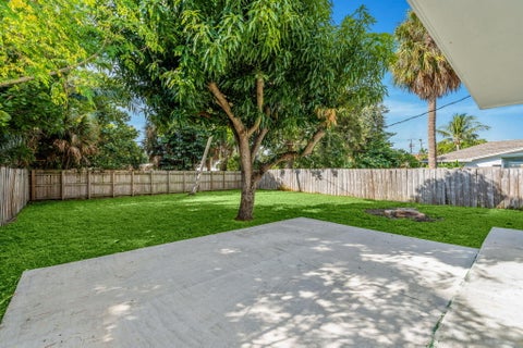 Tiny photo for 128 E Central Boulevard, Lantana, FL 33462 (MLS # B26089628)