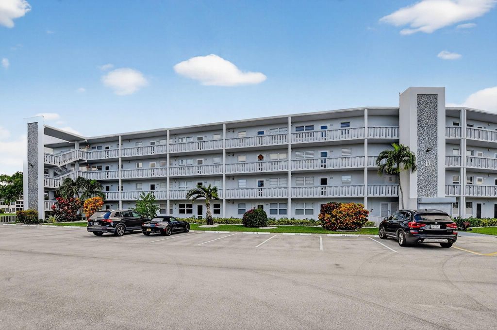 Photo of 3020 Islewood D #3020, Deerfield Beach, FL 33442 (MLS # F10542261)