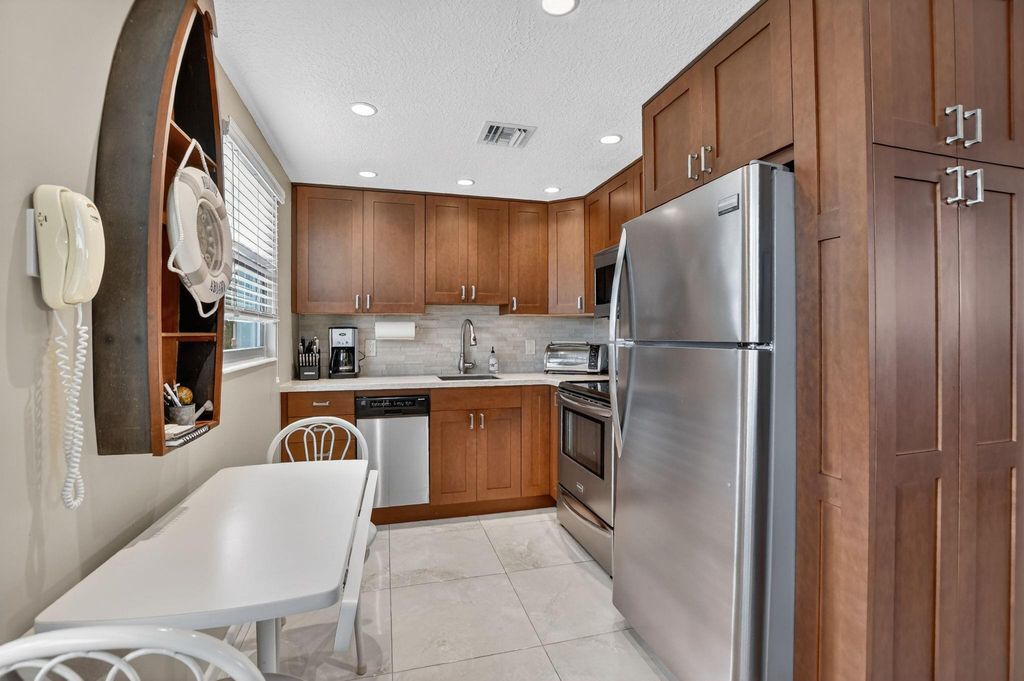 Photo of 3020 Islewood D #3020, Deerfield Beach, FL 33442 (MLS # F10542261)