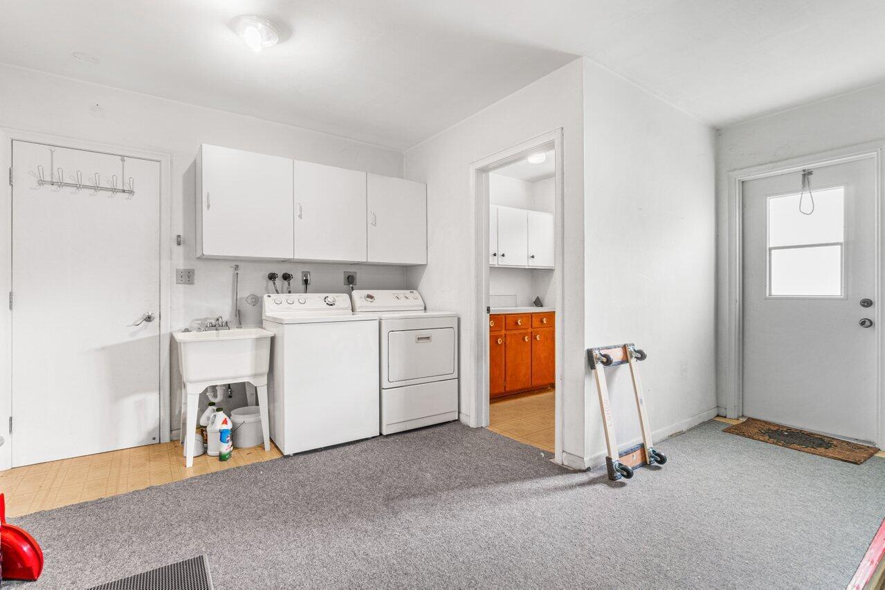 BOCA RATON SQUARE - Residential Lease