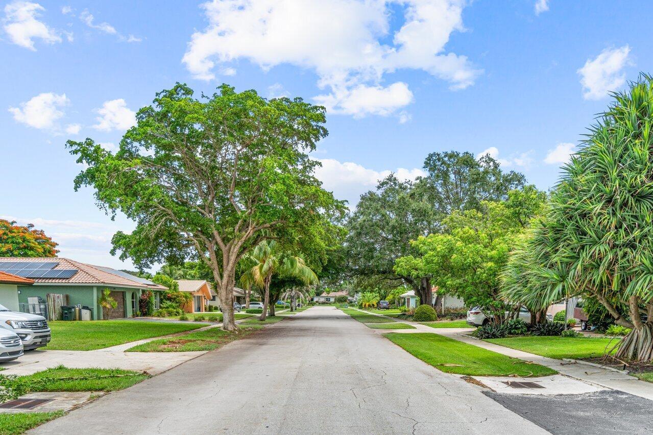 BOCA RATON SQUARE - Residential Lease