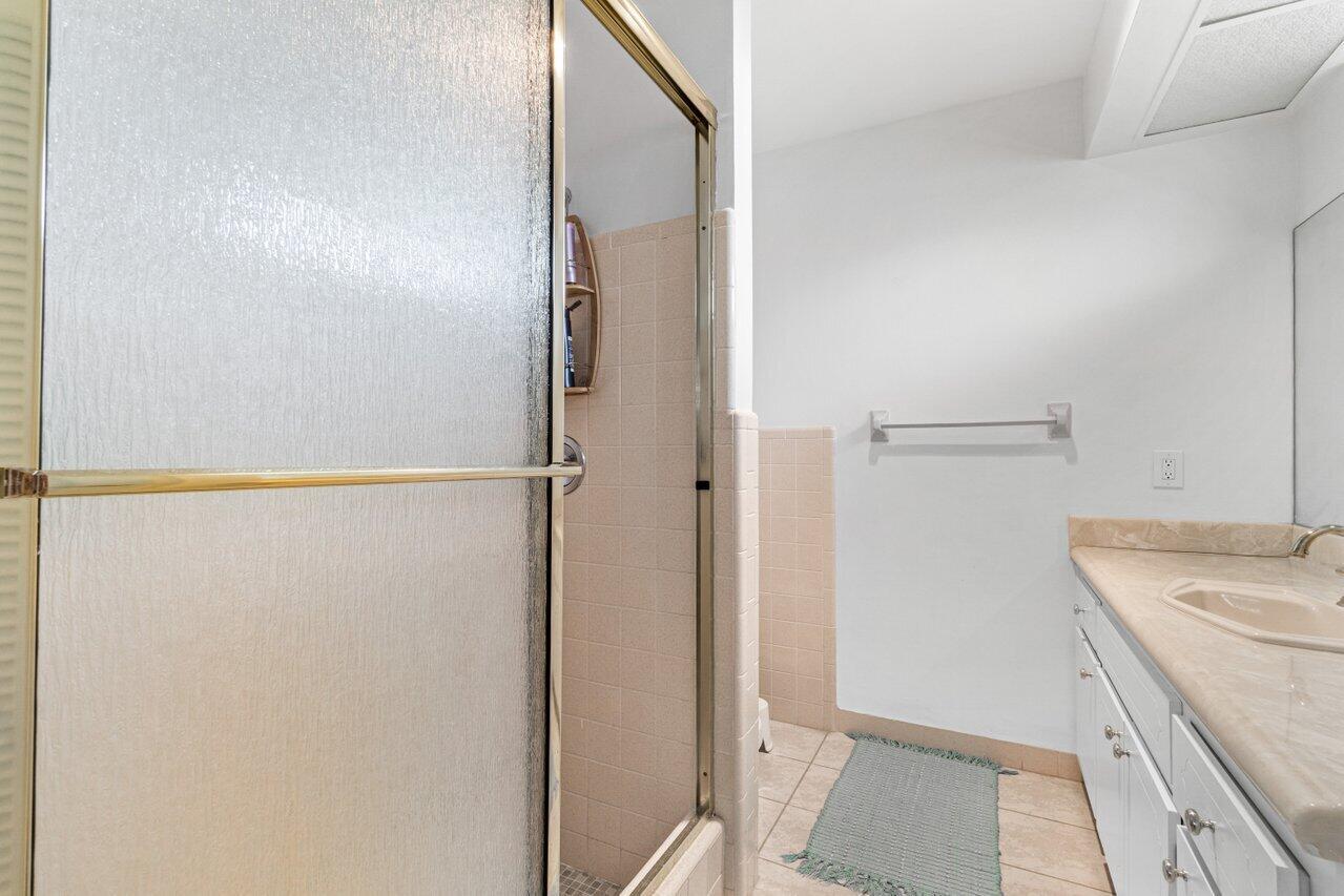 BOCA RATON SQUARE - Residential Lease