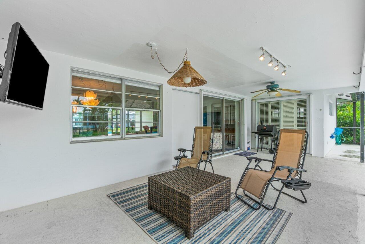 BOCA RATON SQUARE - Residential Lease