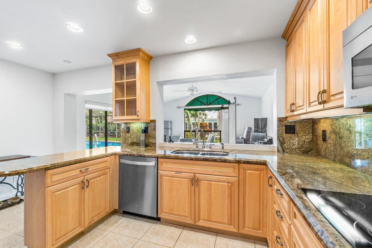 BOCA RATON SQUARE - Residential Lease