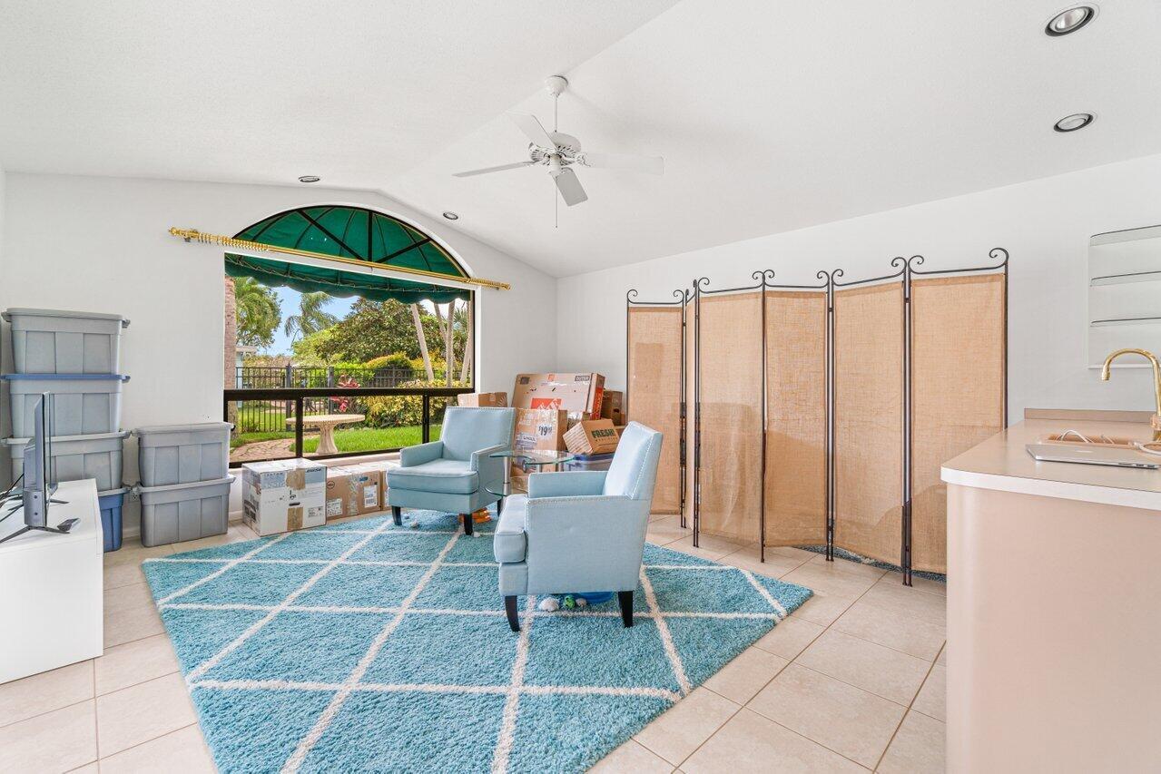 BOCA RATON SQUARE - Residential Lease