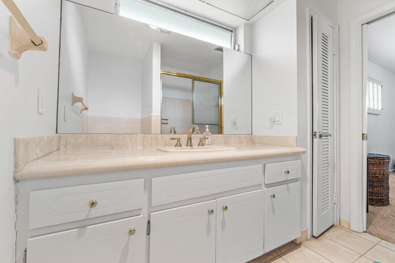 BOCA RATON SQUARE - Residential Lease