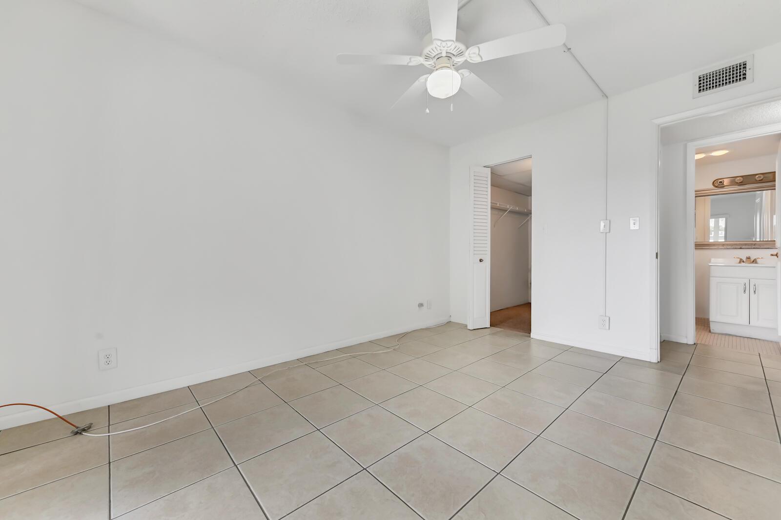 VILLAGE GREEN HAMPTON CON - Residential