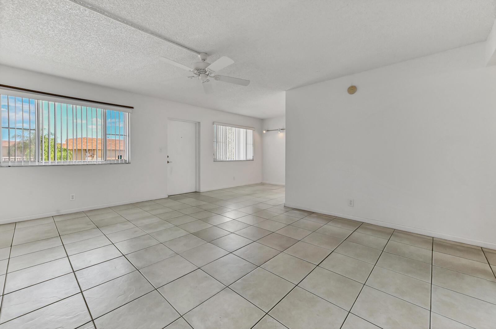 VILLAGE GREEN HAMPTON CON - Residential