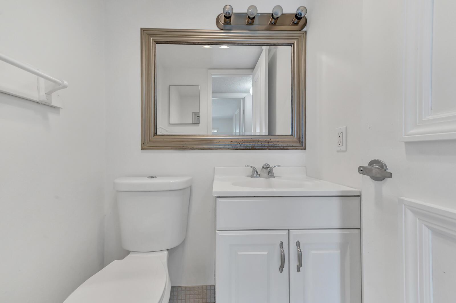 VILLAGE GREEN HAMPTON CON - Residential