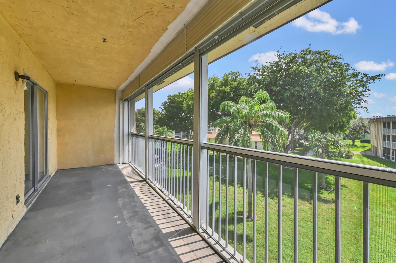 VILLAGE GREEN HAMPTON CON - Residential