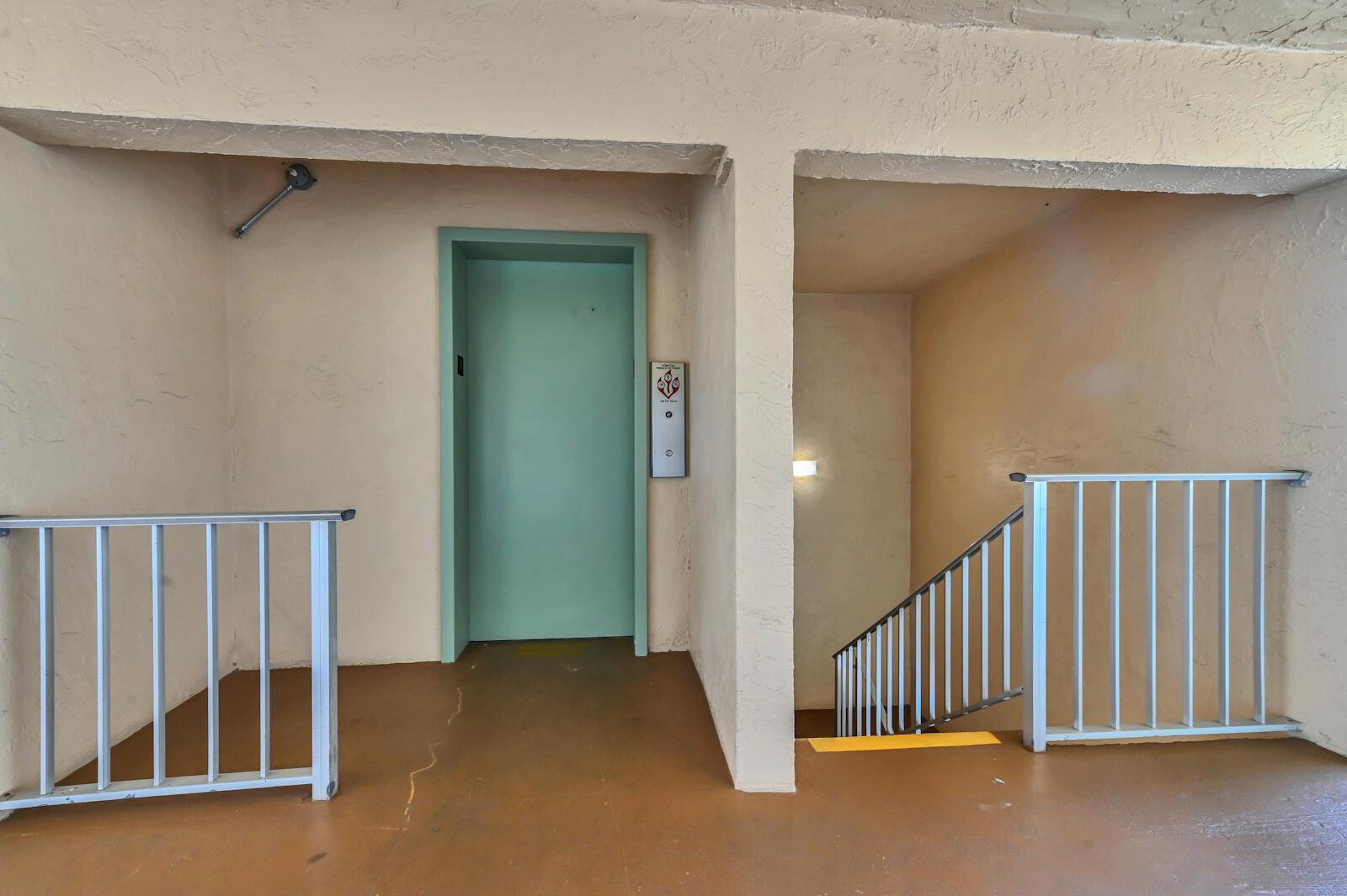 VILLAGE GREEN HAMPTON CON - Residential