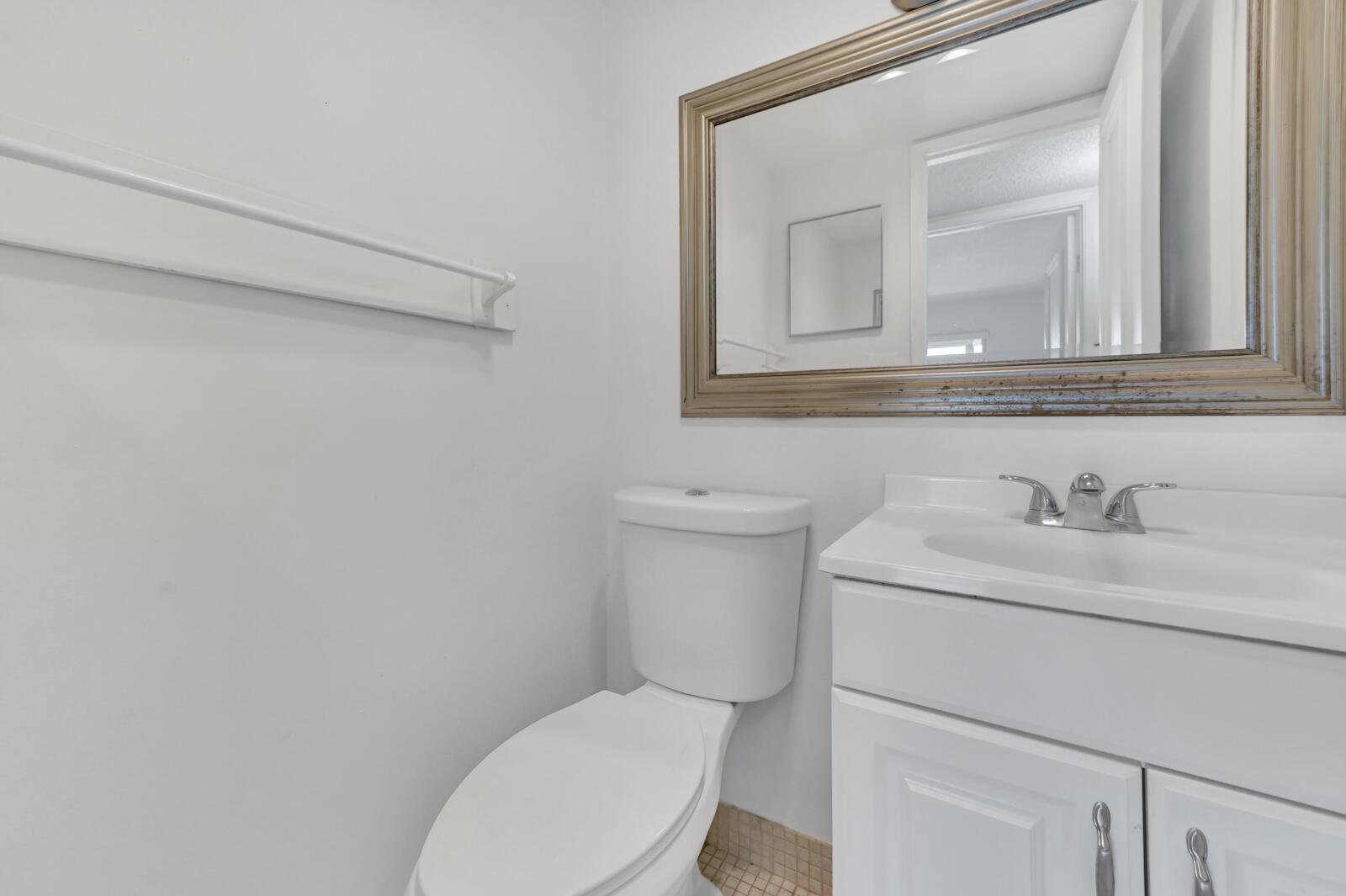 VILLAGE GREEN HAMPTON CON - Residential