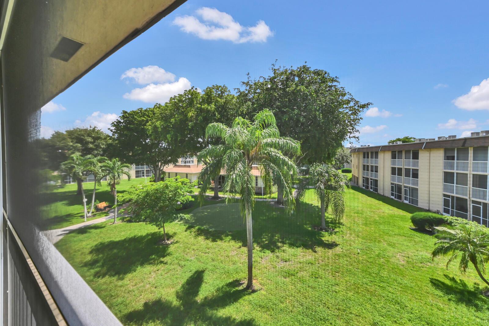 VILLAGE GREEN HAMPTON CON - Residential