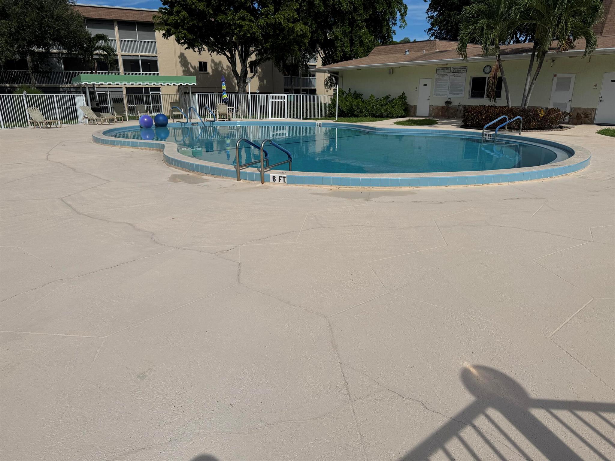 VILLAGE GREEN HAMPTON CON - Residential