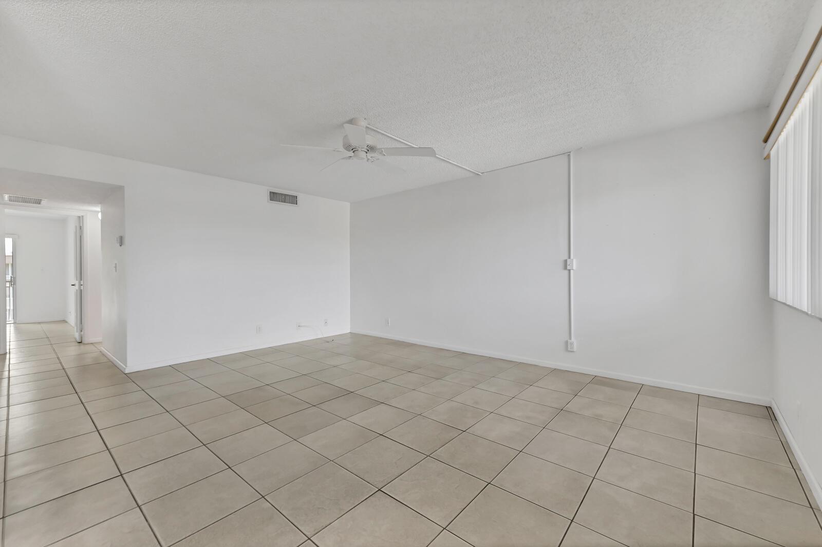 VILLAGE GREEN HAMPTON CON - Residential