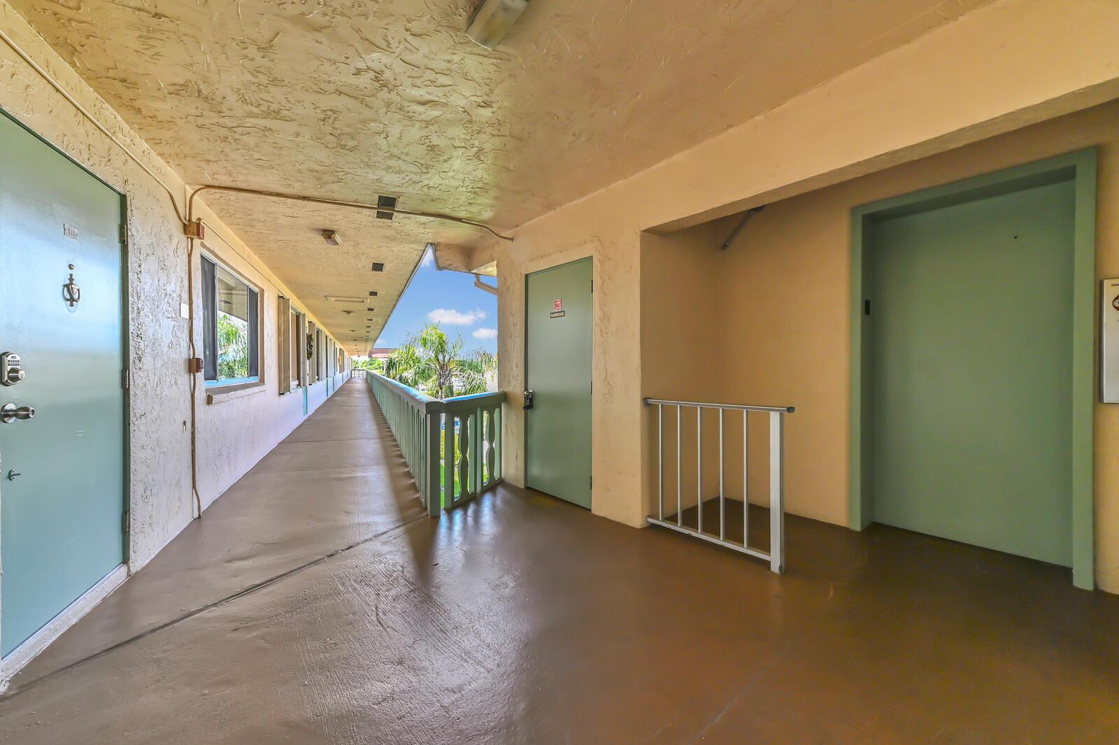 VILLAGE GREEN HAMPTON CON - Residential