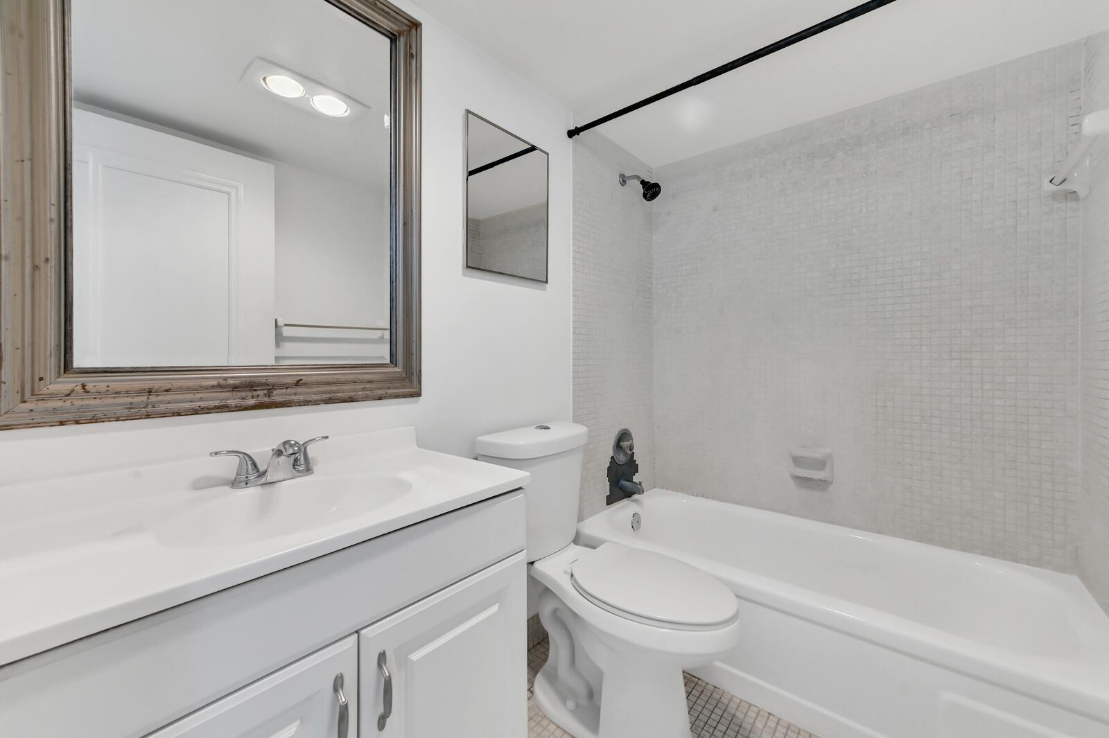 VILLAGE GREEN HAMPTON CON - Residential