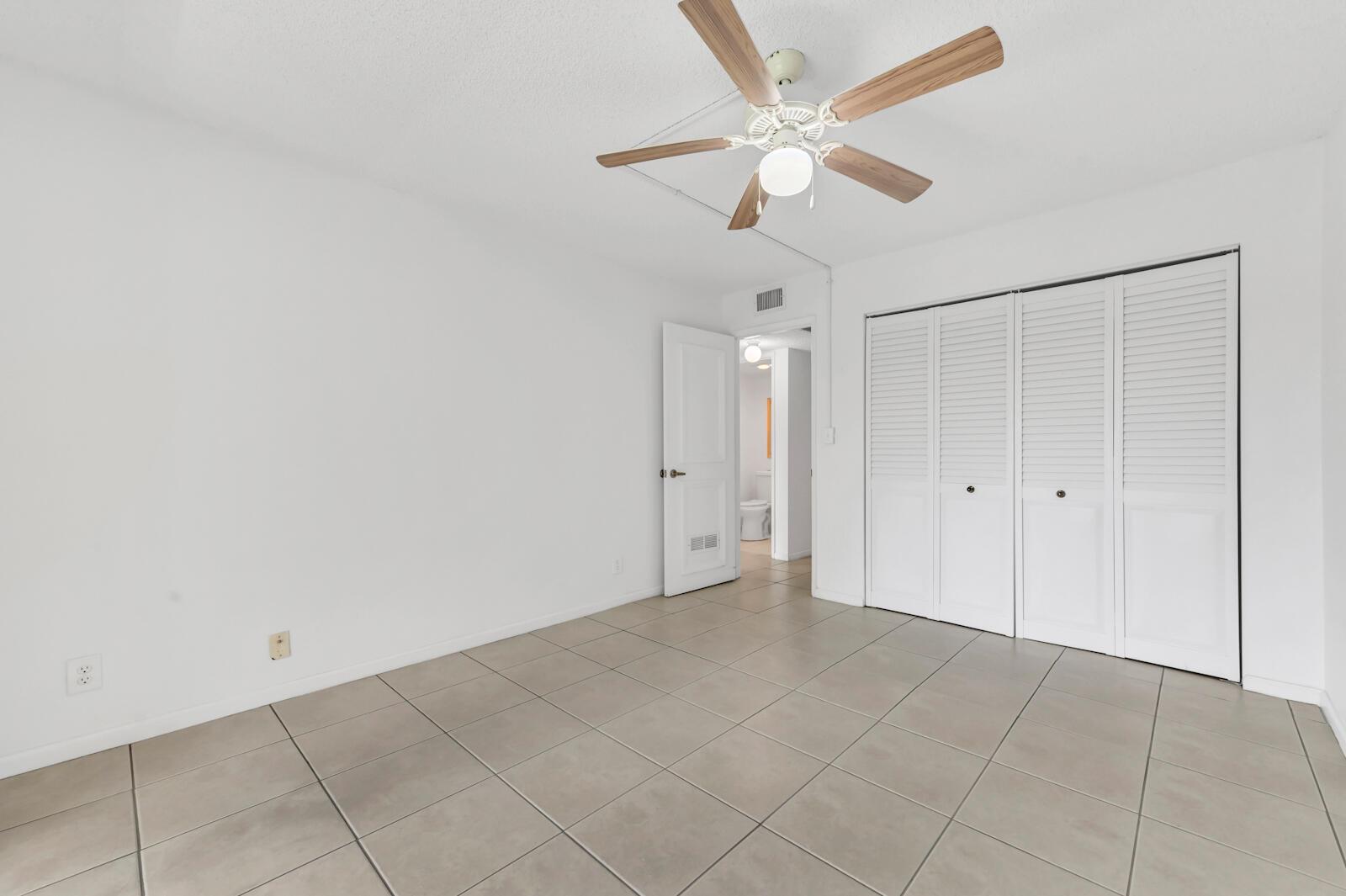 VILLAGE GREEN HAMPTON CON - Residential