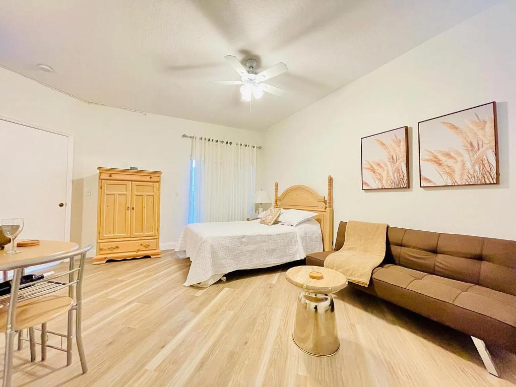 GOLF VILLAS II CONDOMINIUM - Residential Lease