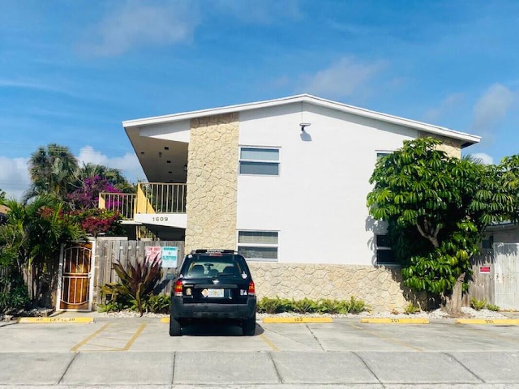 Photo of 1609 S Federal Highway #203, Lake Worth Beach, FL 33460 (MLS # R11055119)