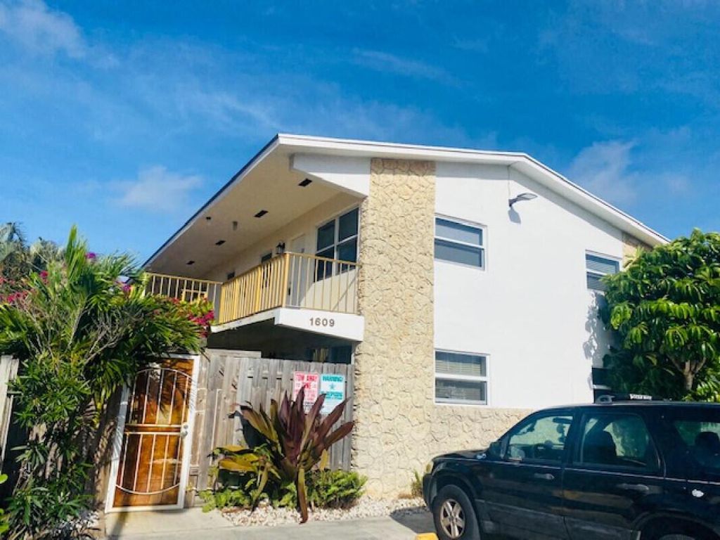 Photo of 1609 S Federal Highway #203, Lake Worth Beach, FL 33460 (MLS # R11055119)