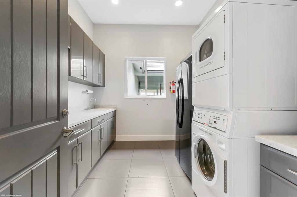 PALM BEACH POINT - Residential