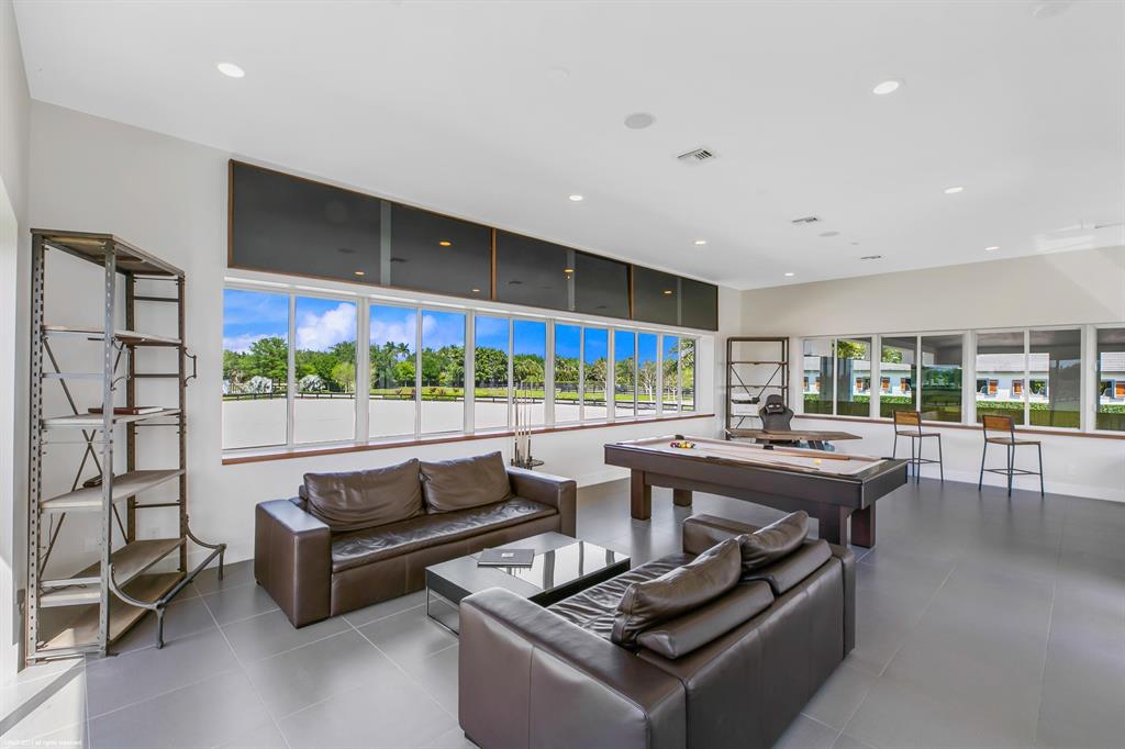 PALM BEACH POINT - Residential