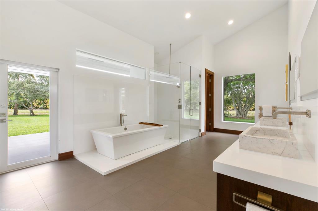 PALM BEACH POINT - Residential