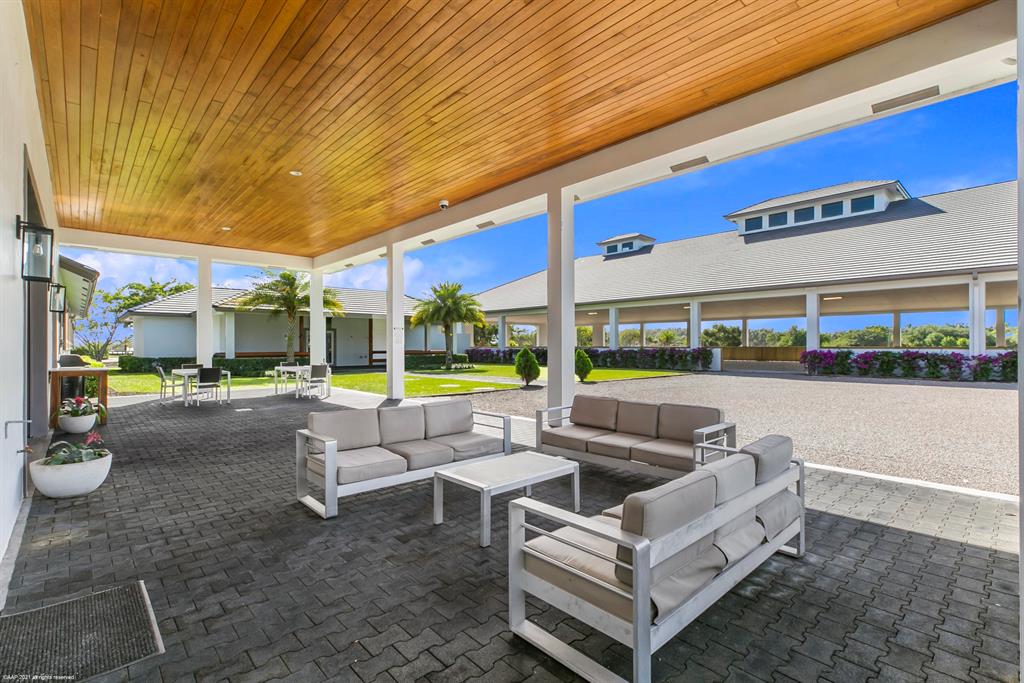 PALM BEACH POINT - Residential