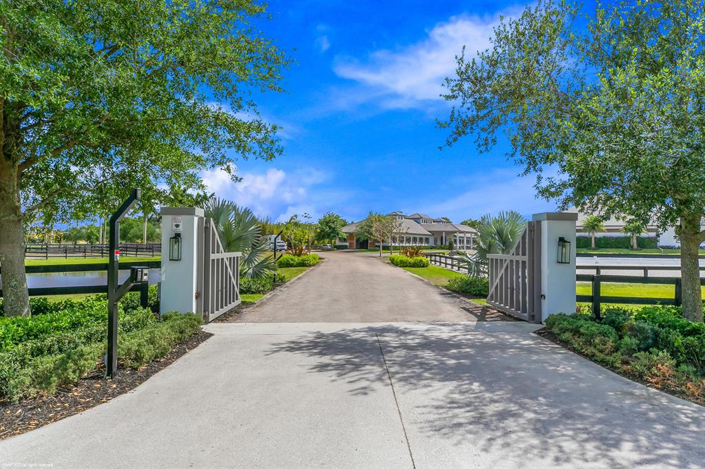 PALM BEACH POINT - Residential