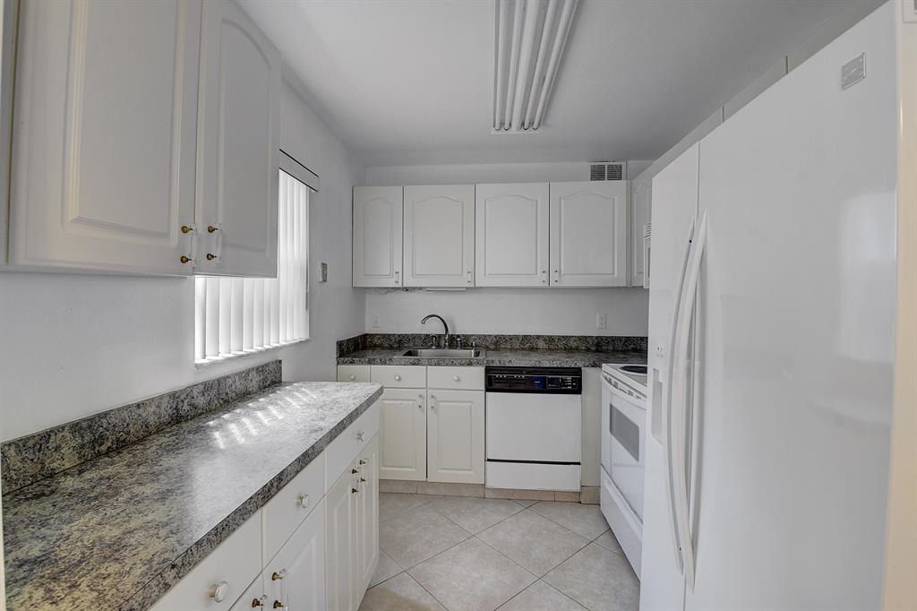 KINGS POINT SAXONY CONDOS - Residential