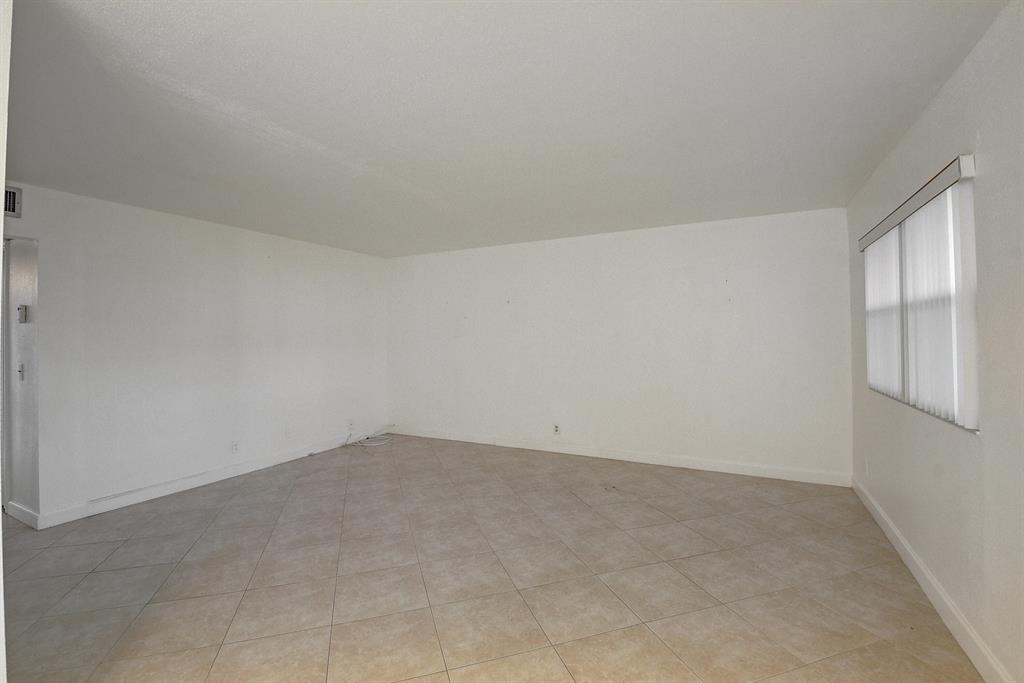 KINGS POINT SAXONY CONDOS - Residential