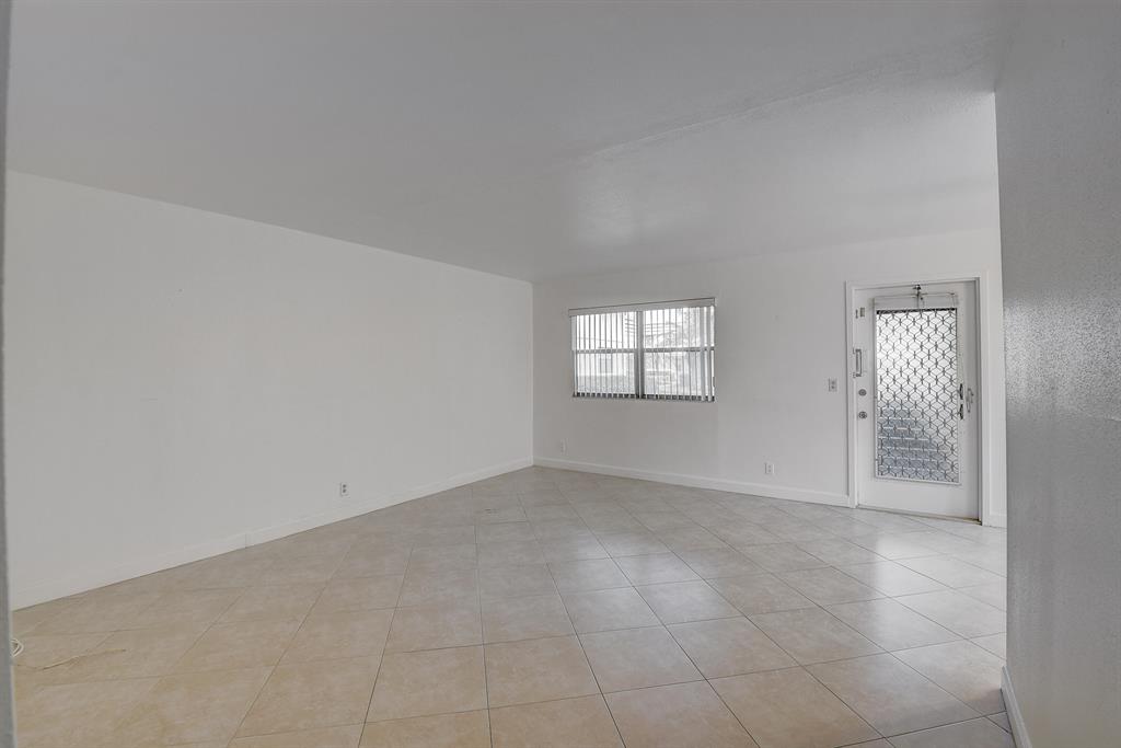 KINGS POINT SAXONY CONDOS - Residential