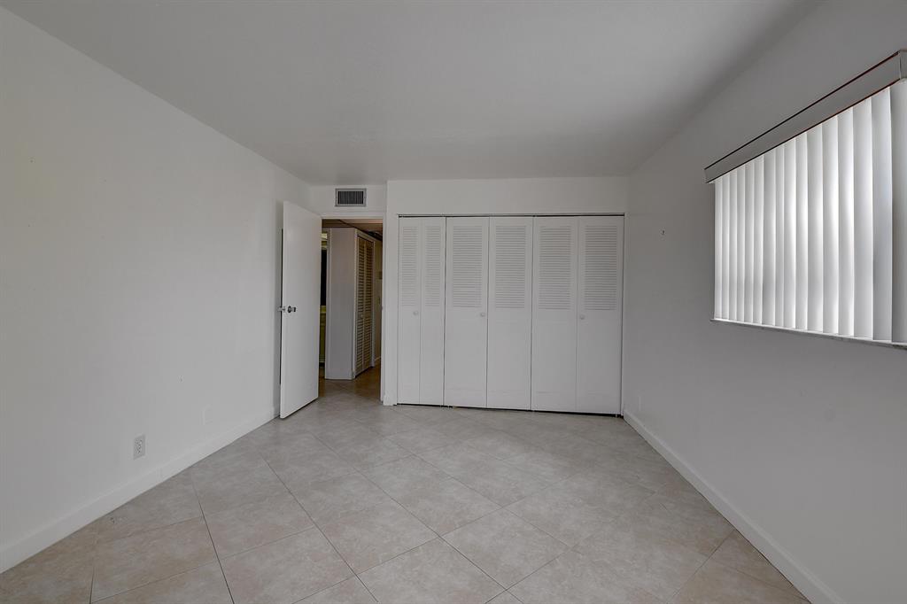 KINGS POINT SAXONY CONDOS - Residential