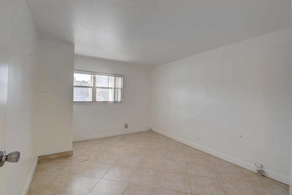 KINGS POINT SAXONY CONDOS - Residential