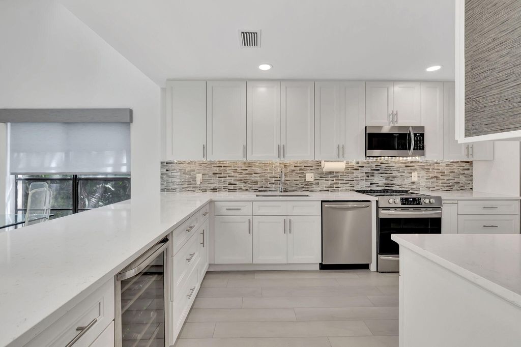 Photo of 36 Eastgate Drive #H, Boynton Beach, FL 33436 (MLS # R10977012)